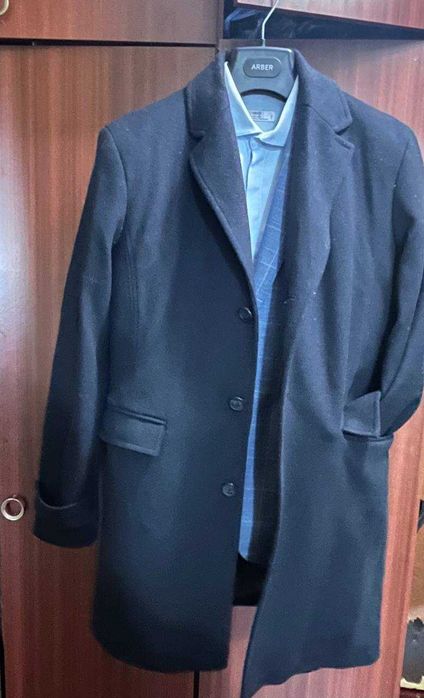 Чоловіче пальто сине та чорне