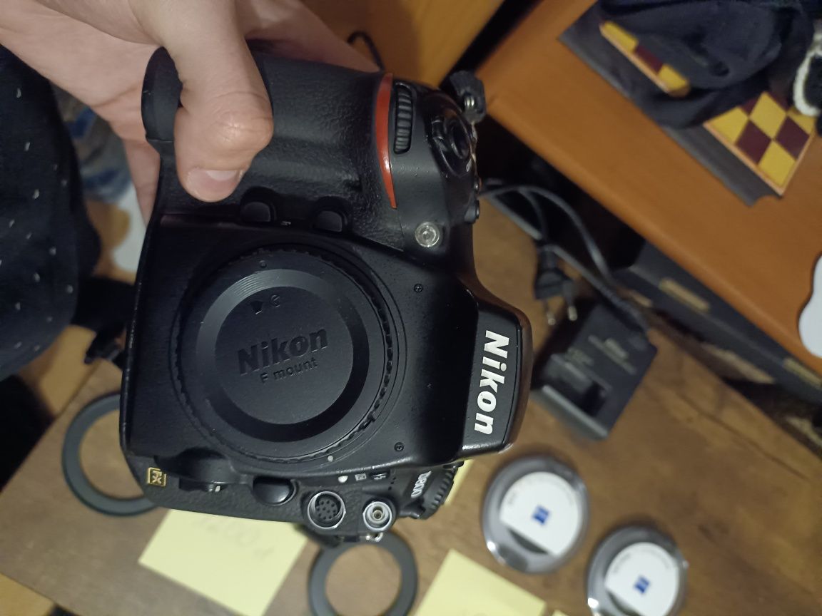 Nikon d800 z obiektywem ladowarką i filtrami