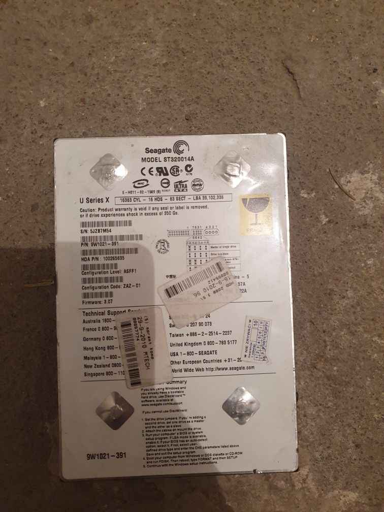 Dyski twarde 20 GB oraz 3,2 GB HDD