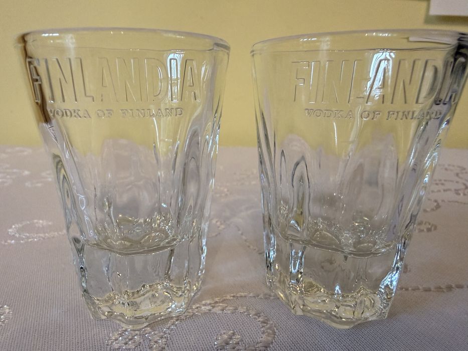 Kieliszki Finlandia Vodka tłoczone – 2 sztuki Grube szkło Eleganckie