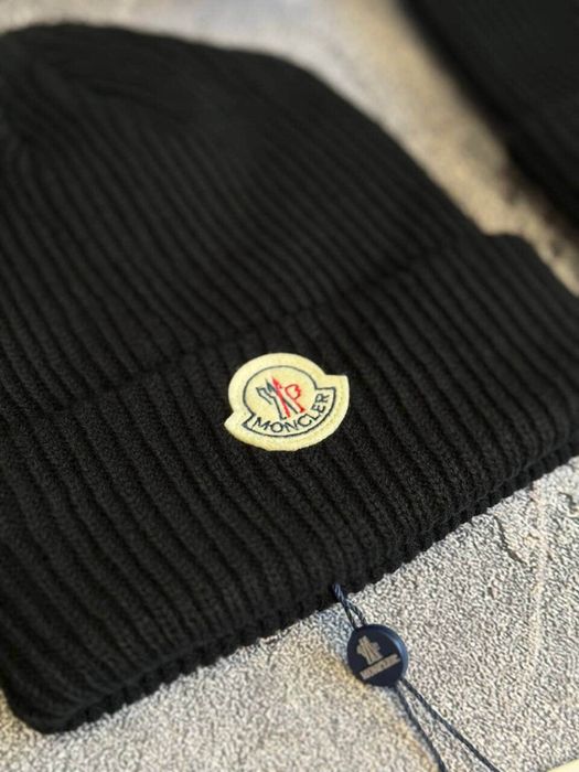 Продам шапку Moncler