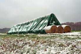 Fliz, agrowłóknina, włóknina sposób na przechowywanie bel siana, słomy