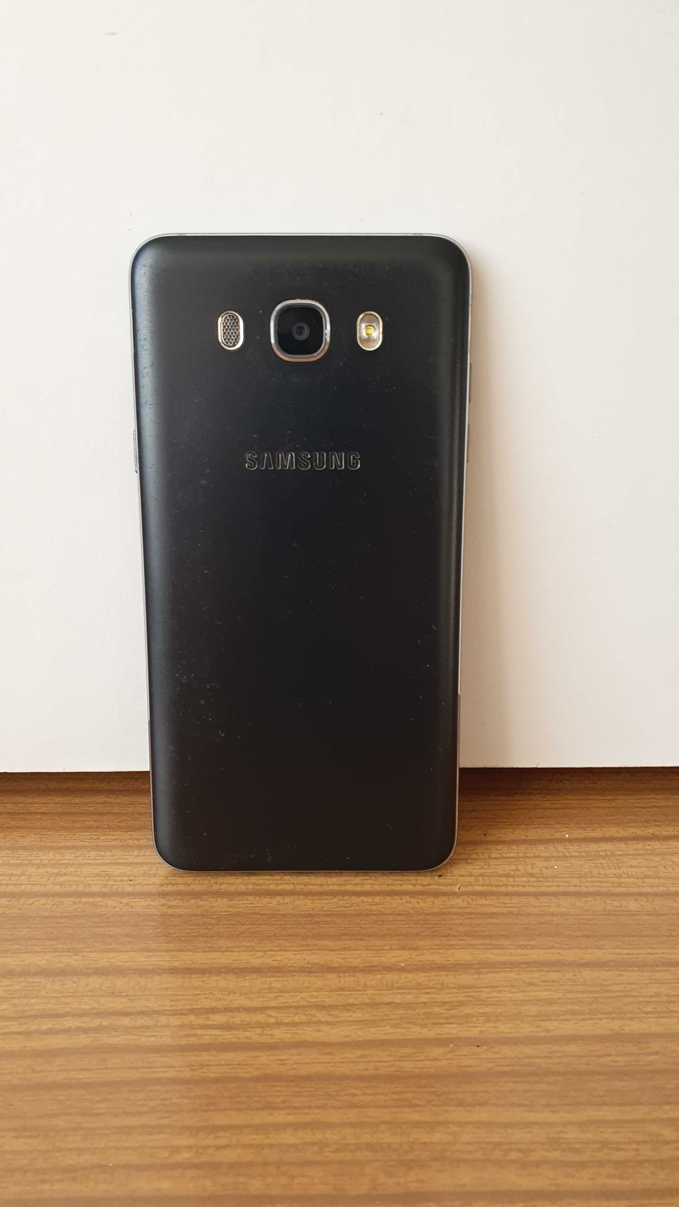 Samsung Galaxy J7, J7