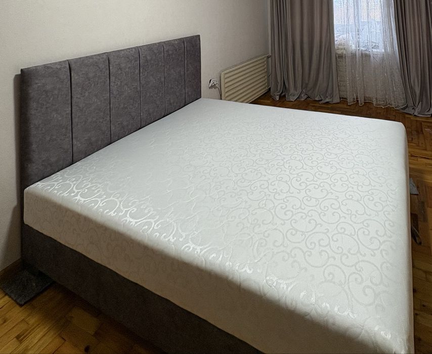 Ліжко з матрацом