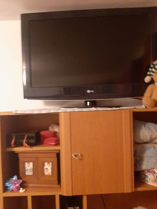 Vendo tv 82cm comprimento  50 altura de 32 polegadas