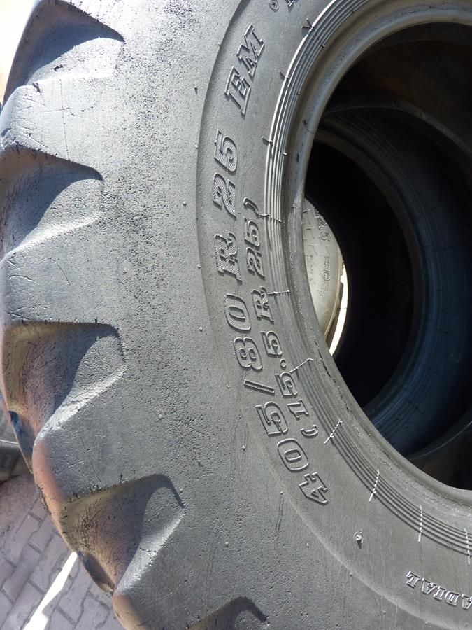 Opona używana przemysłowa  405/80R25 15.5R25 DUNLOP SP T9 500zł W2717