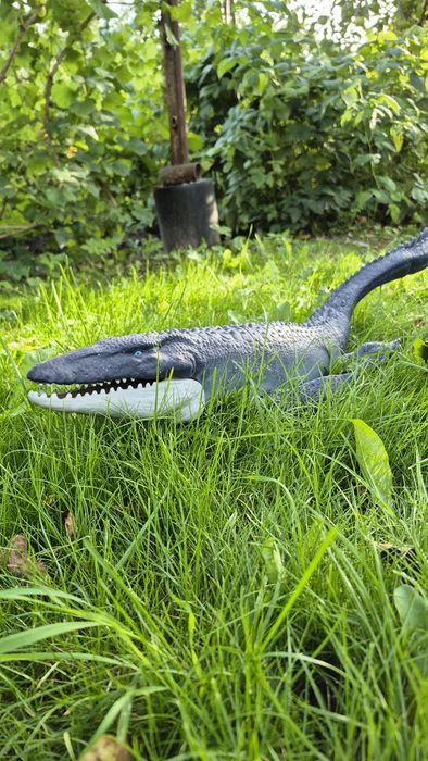 Фігурка динозавра, від фірми Jurassic world Matell.