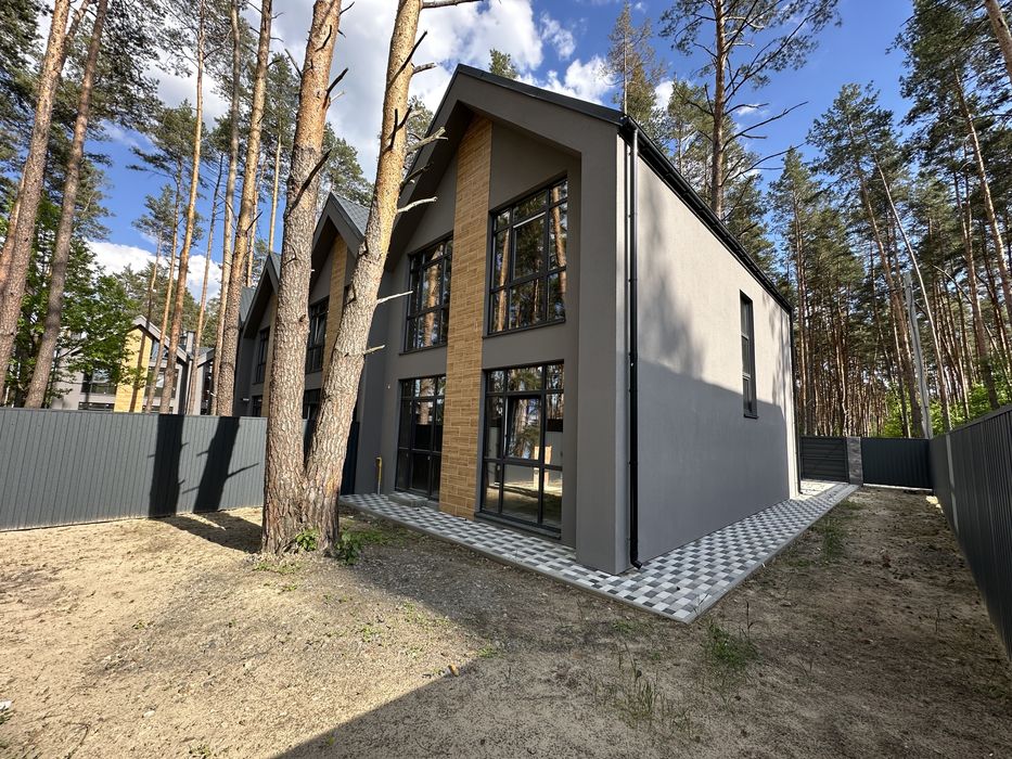 Таунхаус з великою земельною ділянкою. Є розтермінування