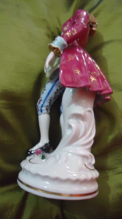 Estatueta em Porcelana
