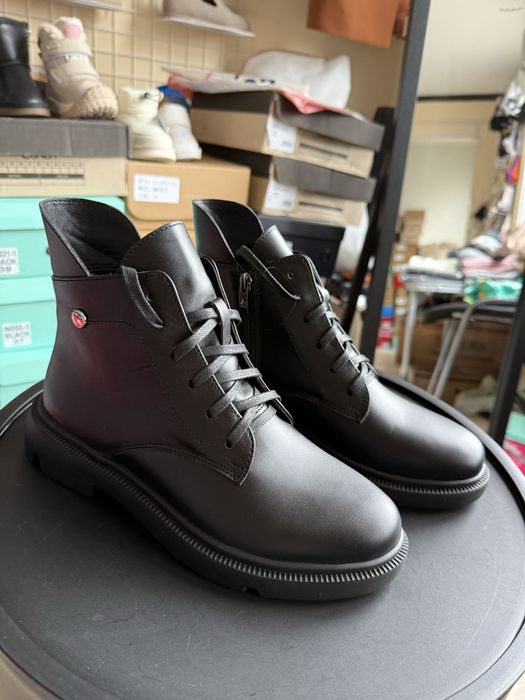 Зимові шкіряні черевики на шнурівці