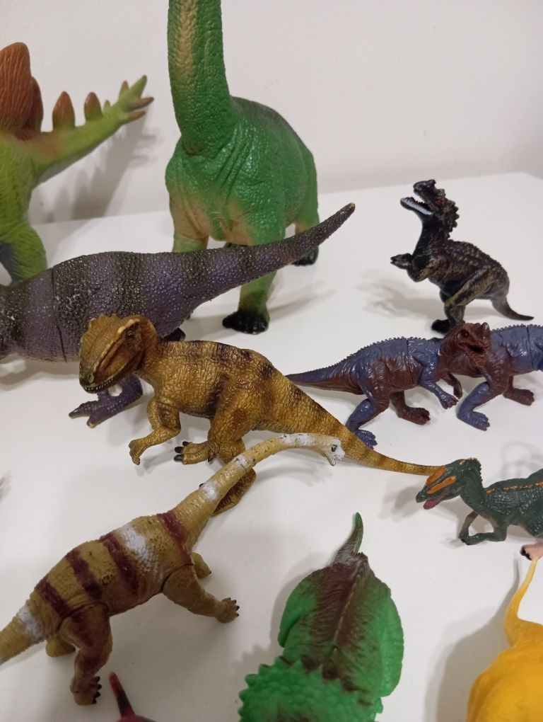 Dinozaury duże i małe zestaw
