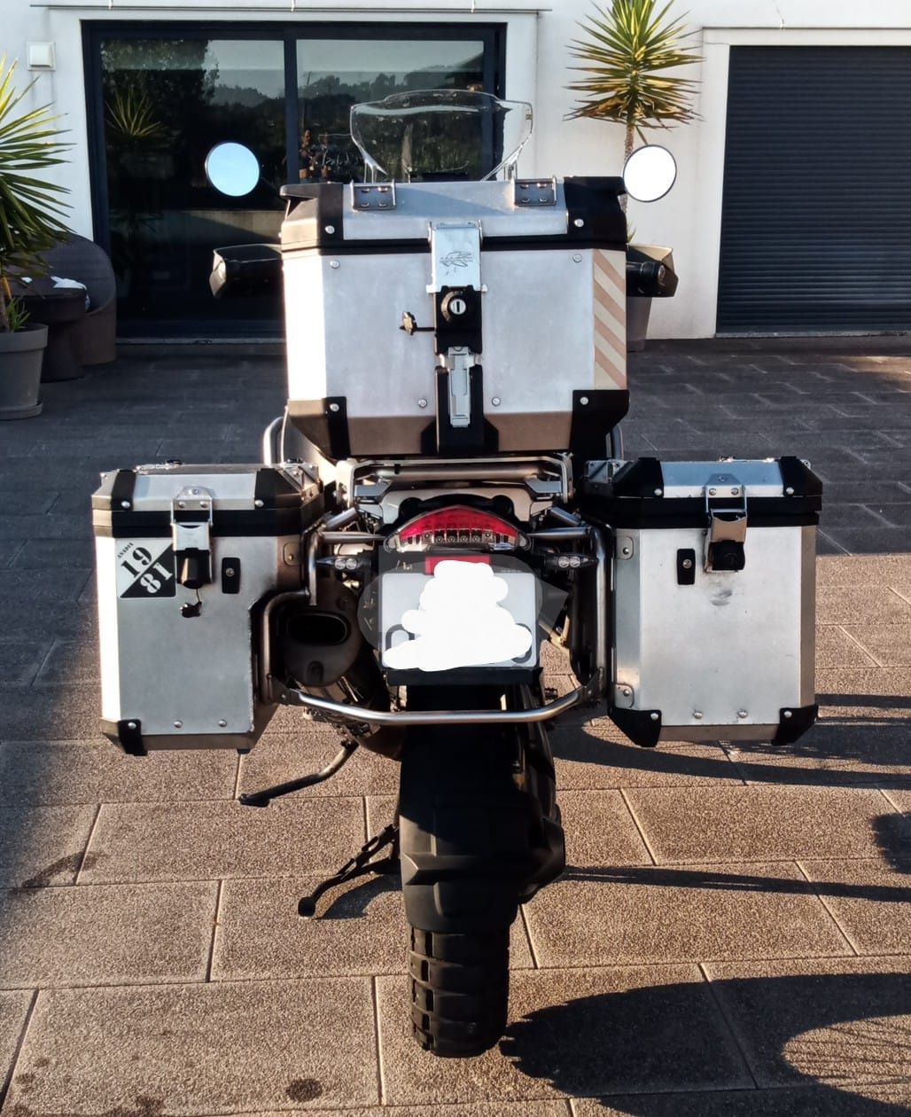 Moto BMW ano 2013, registo 2014.
