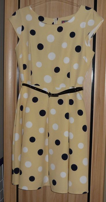 Żółta rozkloszowana sukienka w grochy z paskiem roz. M/L Two Blue