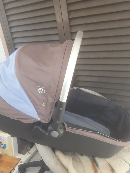 Cama  e  berço  transportável  para bebés