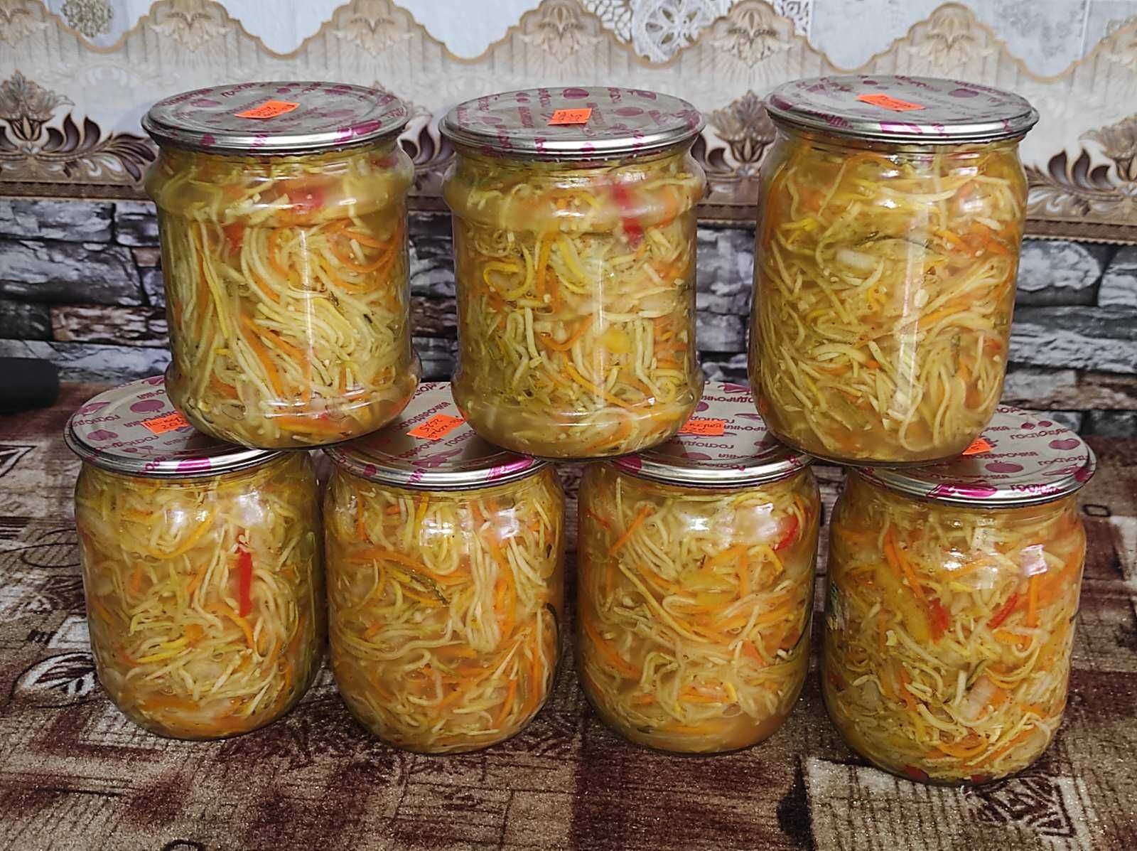 Консервовані кабачки, салат, аджика