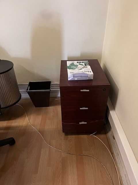 Mobiliario de escritório composto por:
