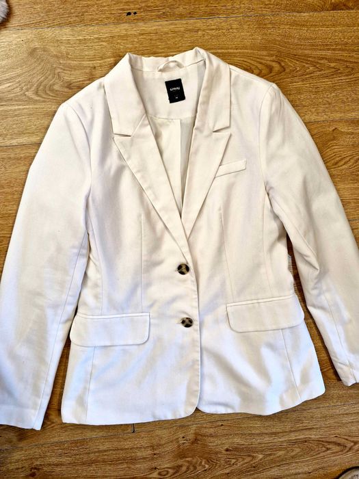 Biała marynarka codzienna Sinsay M guziki wiskoza