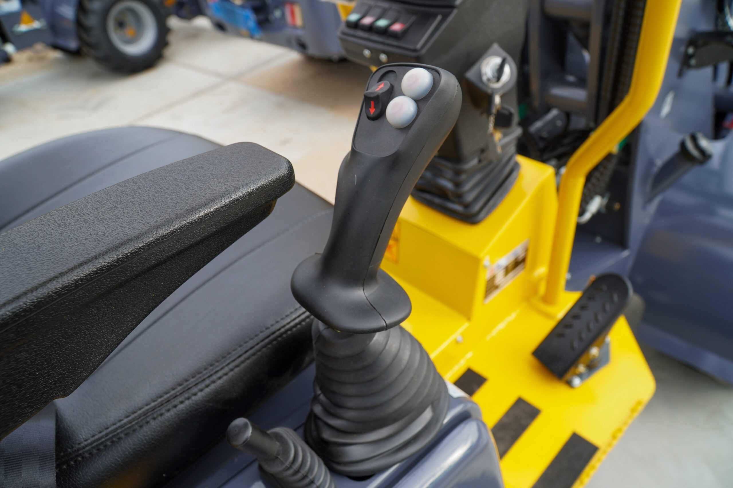 Ładowarka EUROTRAC W12F Yanmar 44KM I Udźwig 1600 kg I 4x4 I NOWA 2025