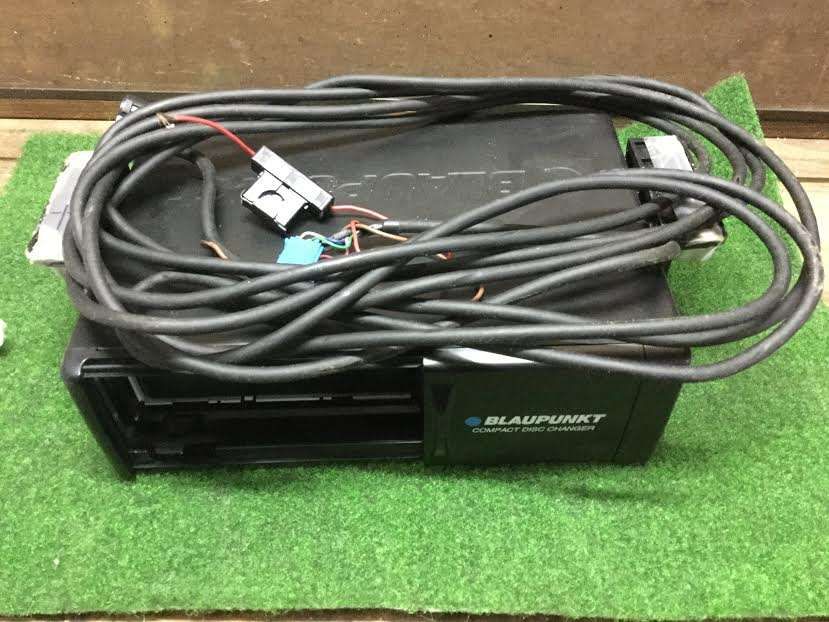 CD Changer “Blaupunkt” CDC-A071 – 10 CDs – Installation in the Trunk.64297674792833122