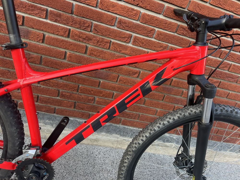 29 Trek Marlin 6 Shimano Altus