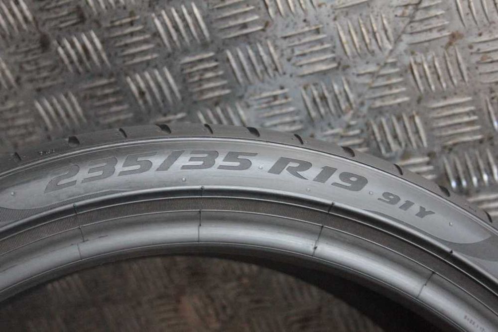 235/35/19 Pirelli P Zero 235/35 R19 91Y XL