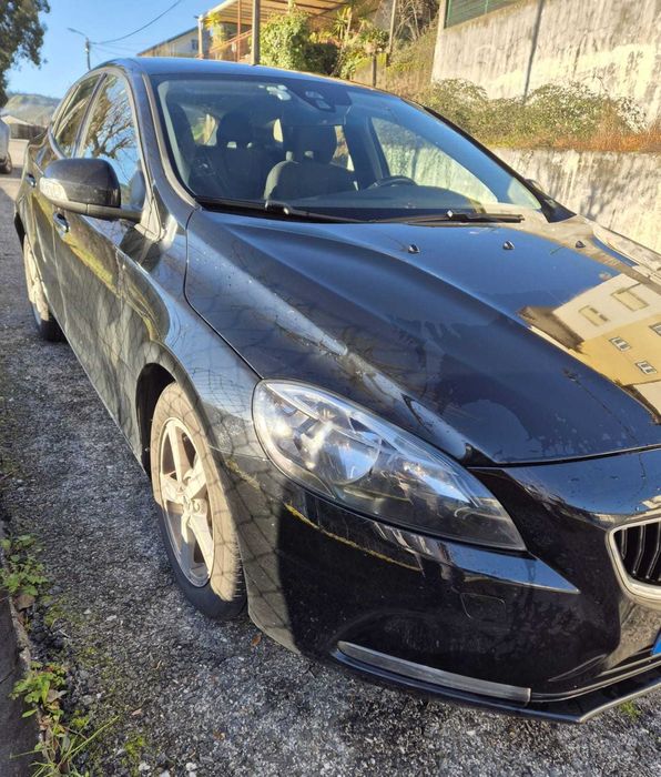 Volvo V40 (ano:2018; Km:281mil)