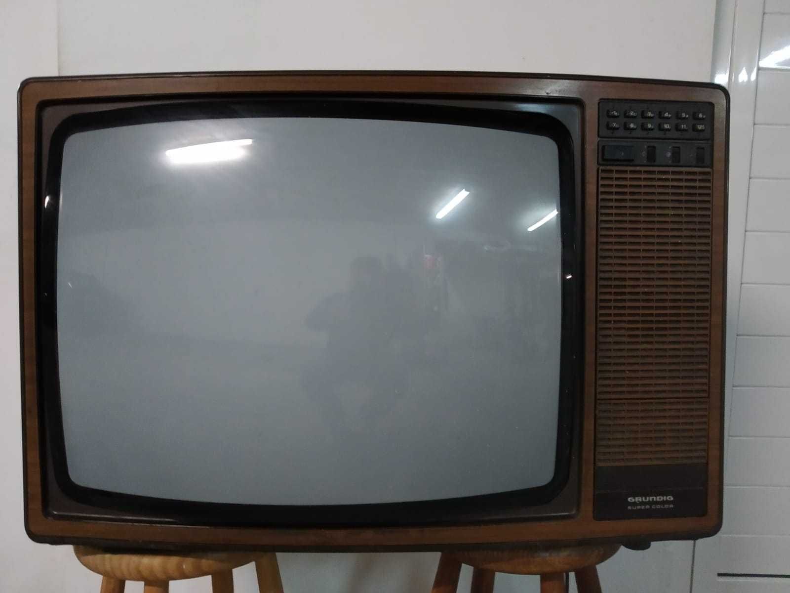 Televisão Vintage Grundig Super Color