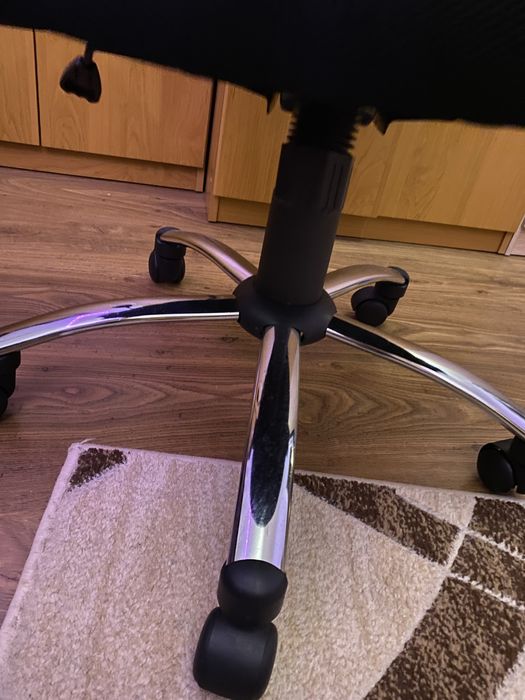 Fotel biurowy obrotowy