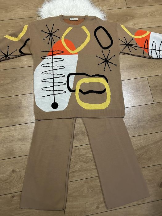 Стильний жіночий костюм