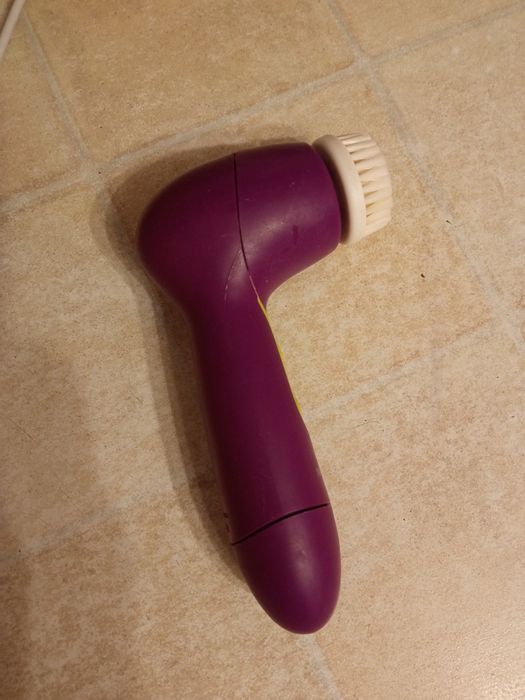 Щёточка для очищения кожи лица Мери Кей