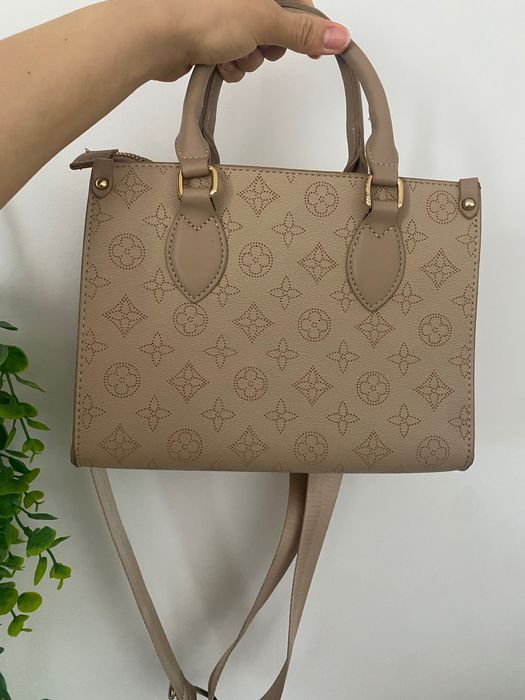 Bolsa feminina em bom estado