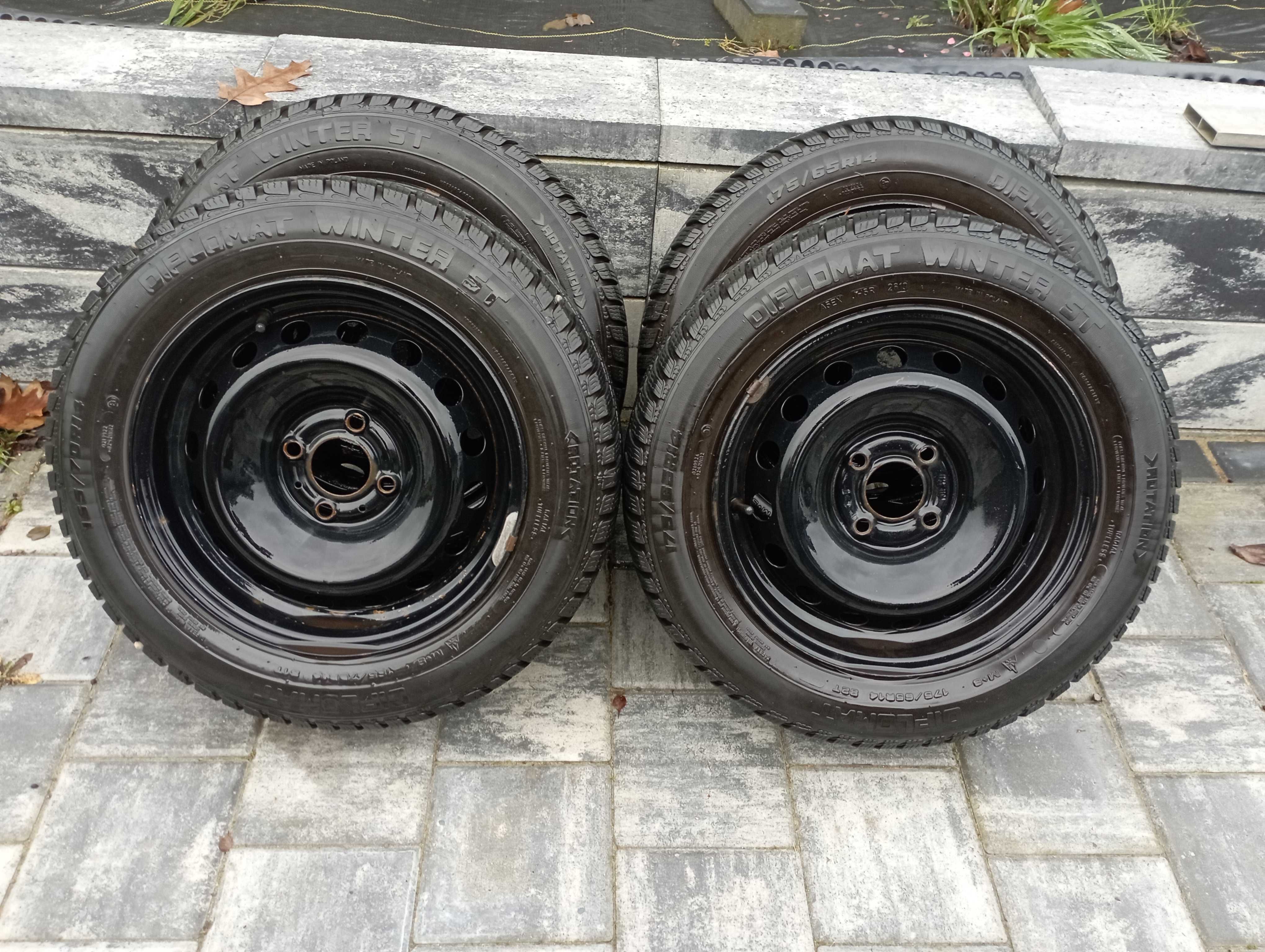 Felgi stalowe z oponami zimowymi 4x100 Renault VW i inne