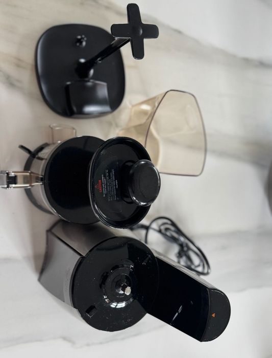 Sokowirówka/ wyciskarka do owoców Hurom