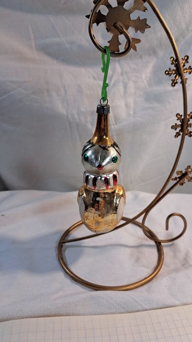 38-A Stara szklana bombka z PRL złota