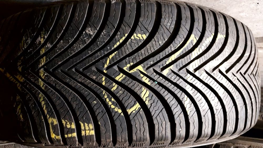 Шини Клебер-Ханкок;225/55/17;по три гарні літні та всесезонні пари шин