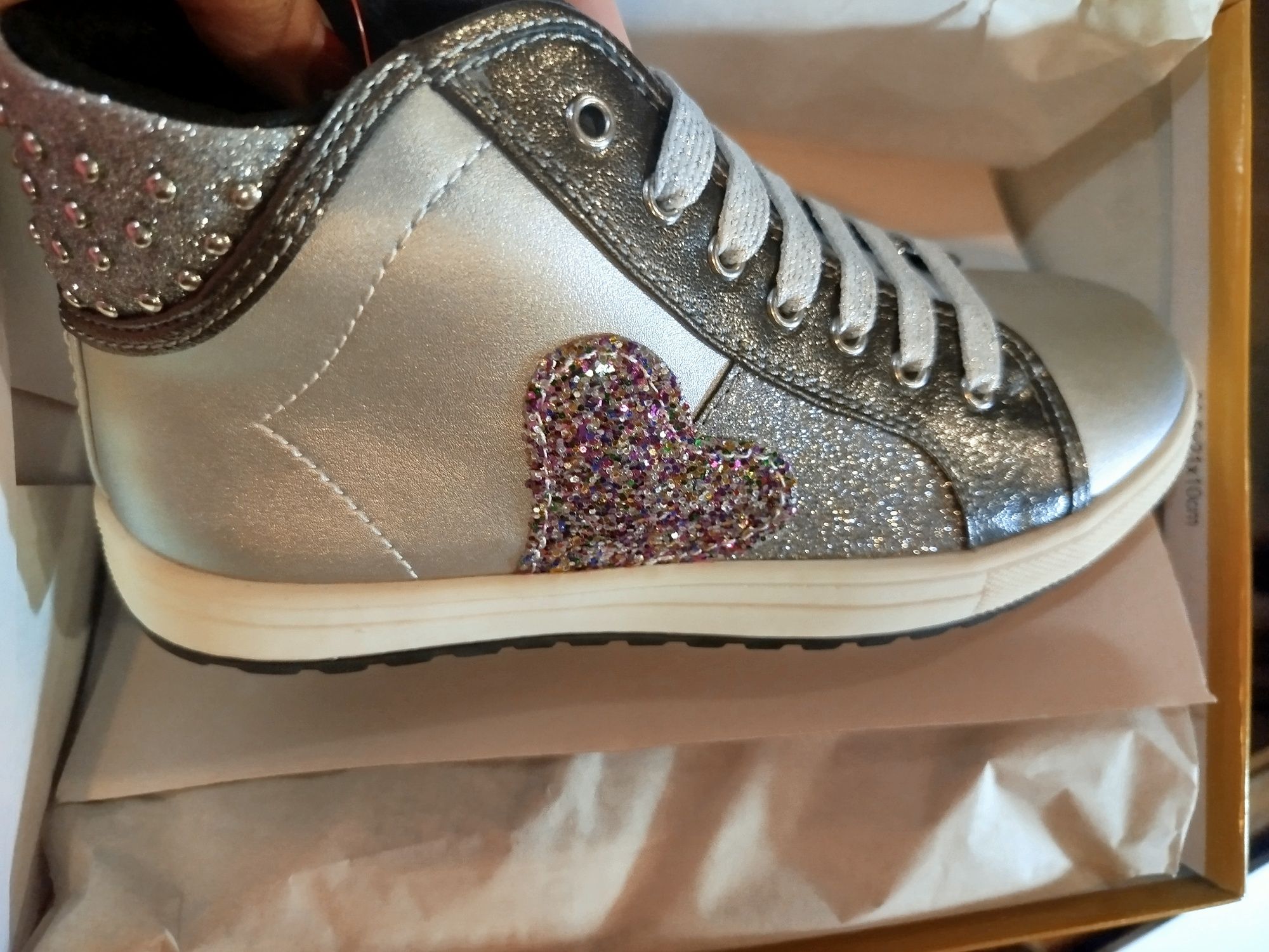 Conjunto Sneakers Novas (vários tamanhos)