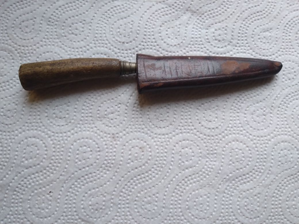 Antyczna finka Solingen , nóż myśliwski z pochewką