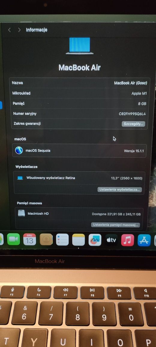 Apple Macbook Air M1 chip. 13 cali