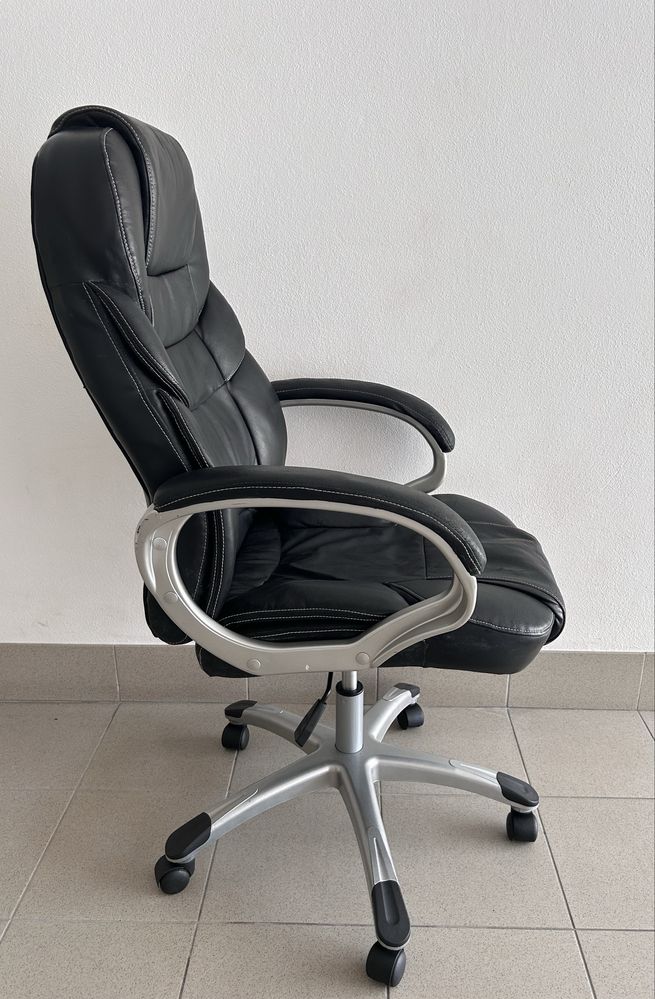Cadeira preta de escritório