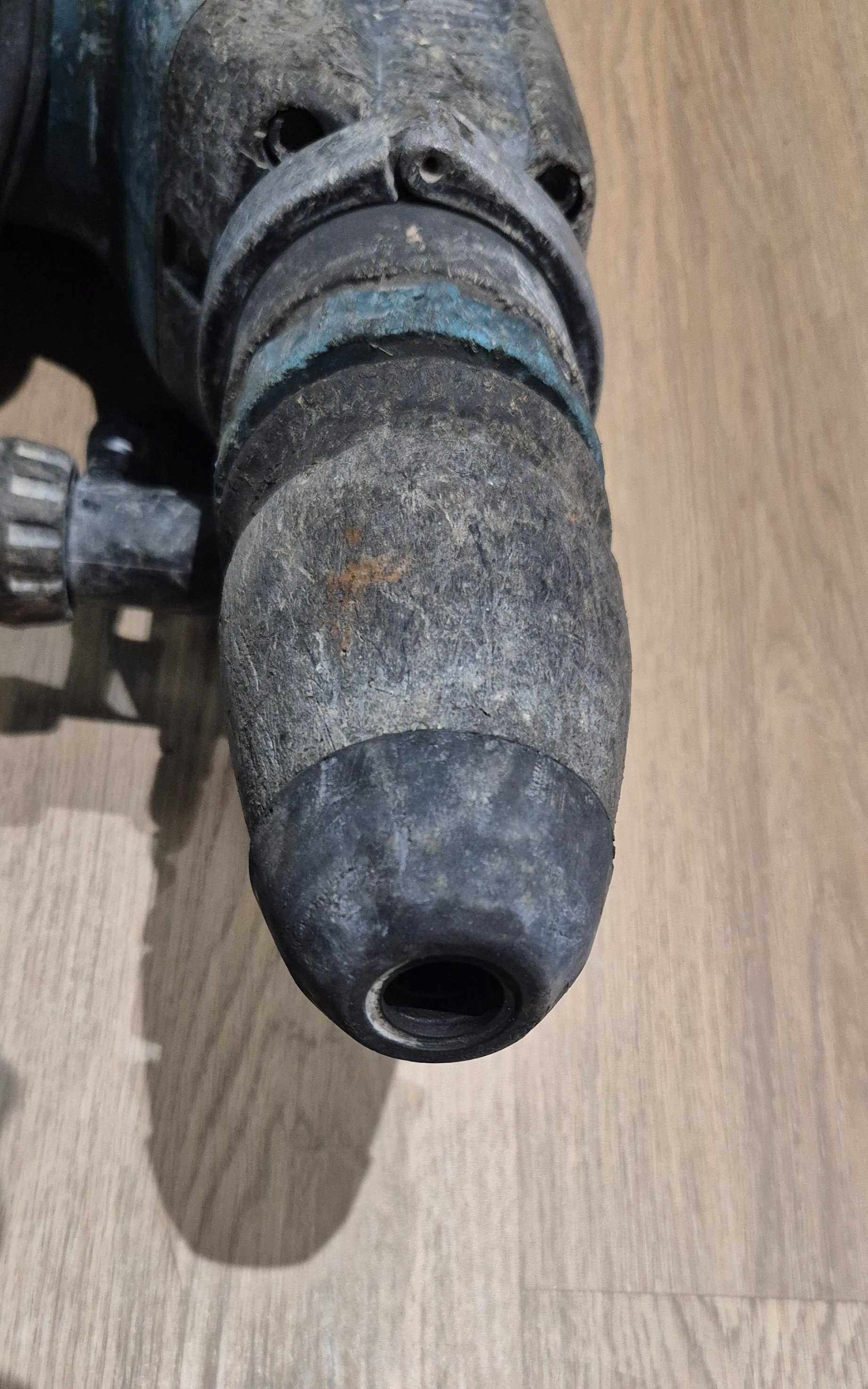 Відбійний молоток Makita HM 1203 C