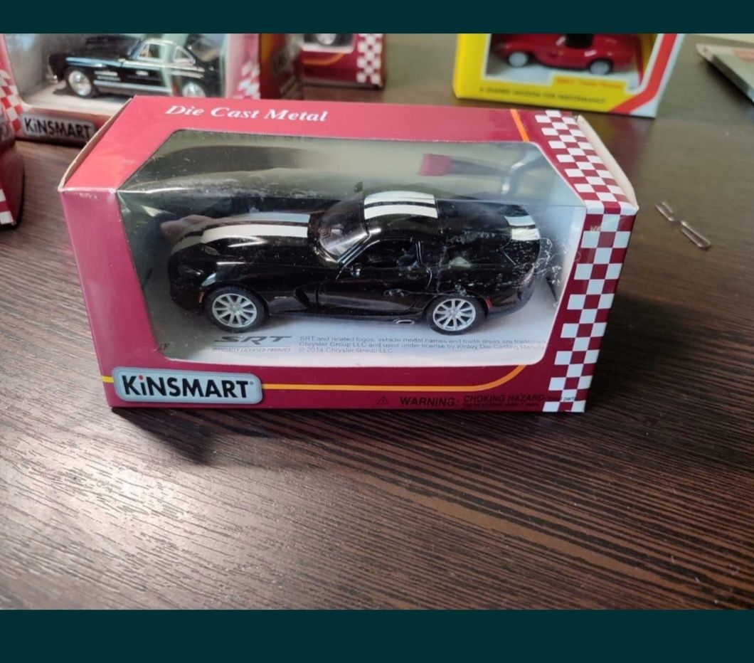 Моделі металеві автомобілів Kinsmart
