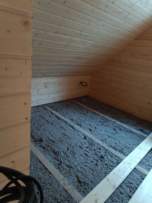 Izolacja celulozą, wdmuchiwanie wełny celulozowej, ocieplenie poddaszy