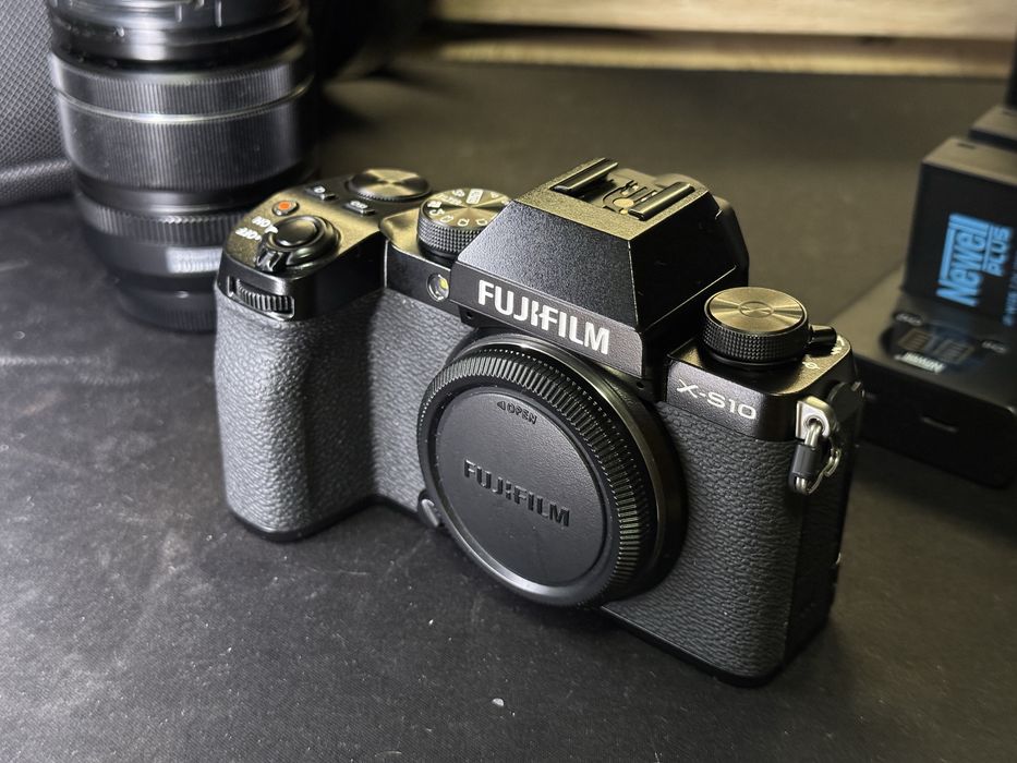 Продаю Fujifilm X-S10 + XF 18-55mm f/2.8-4 R LM OIS
