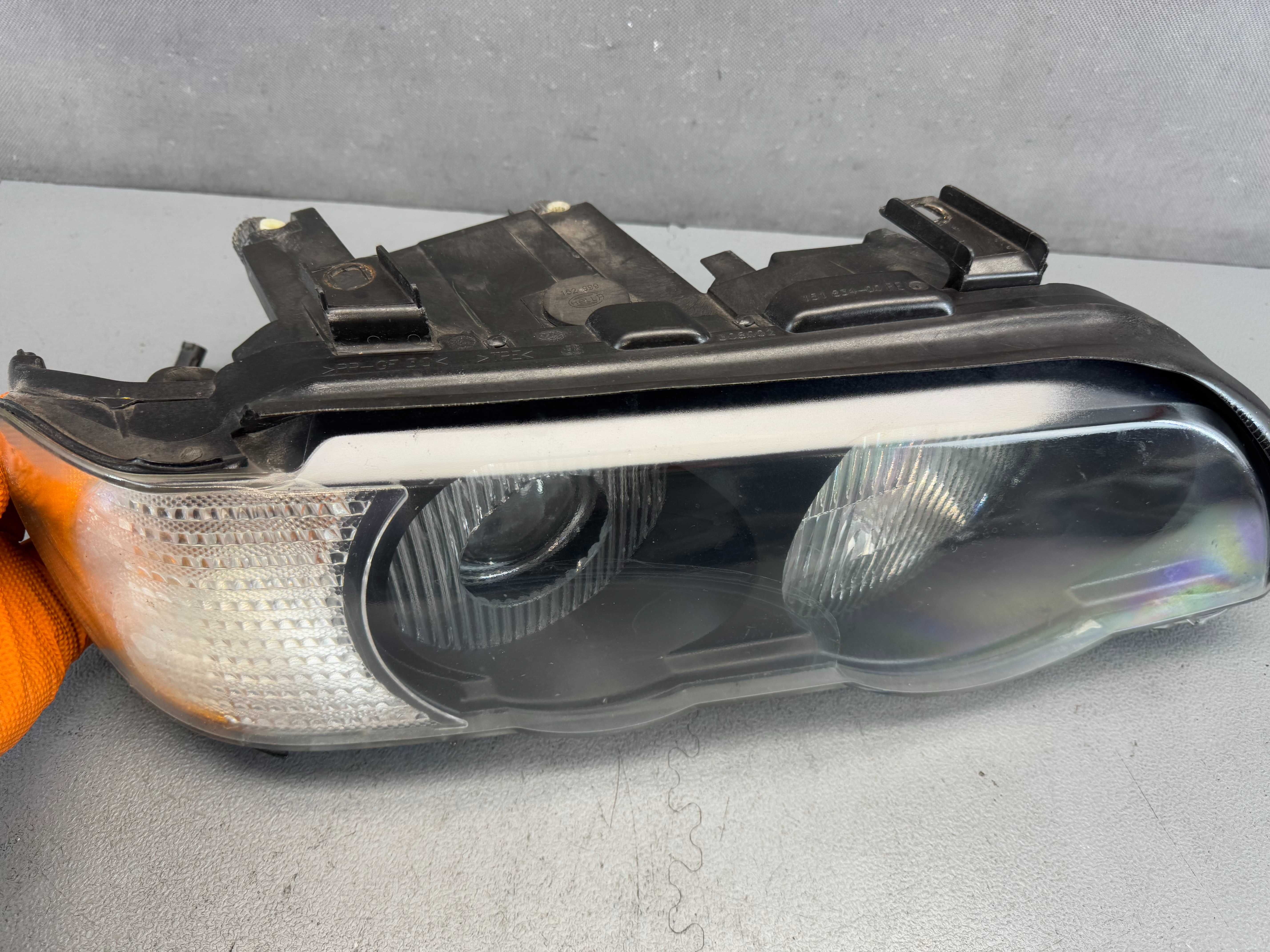Bmw X5 E53 Lampa Przednia Prawa Xenon Hella Europa