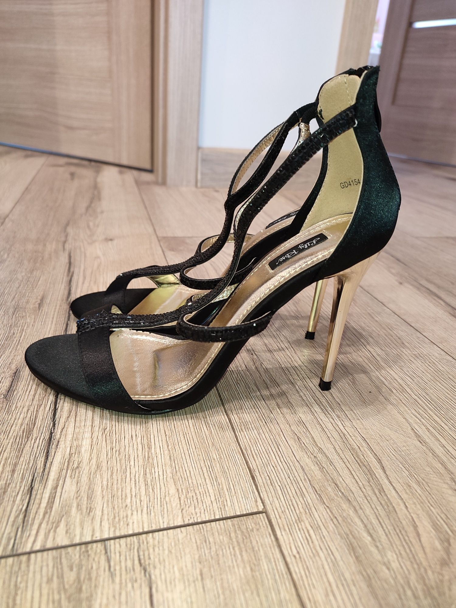 Szpilki eleganckie wyjscie