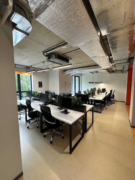 Оренда офісу з ремонтом та власною терасою на вул.Стуса.335м2.