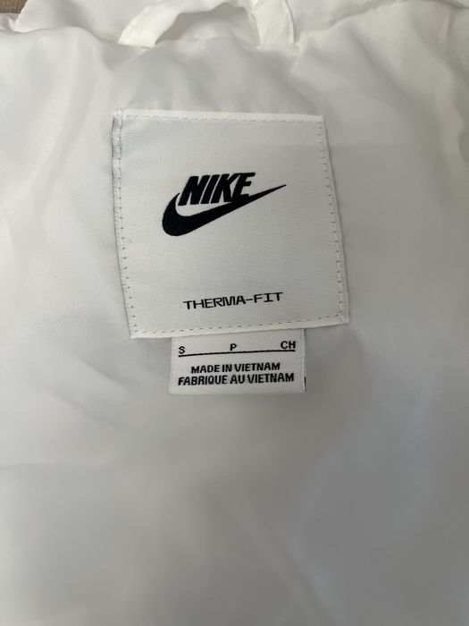 Продам женскую длинную куртку-пальто Nike