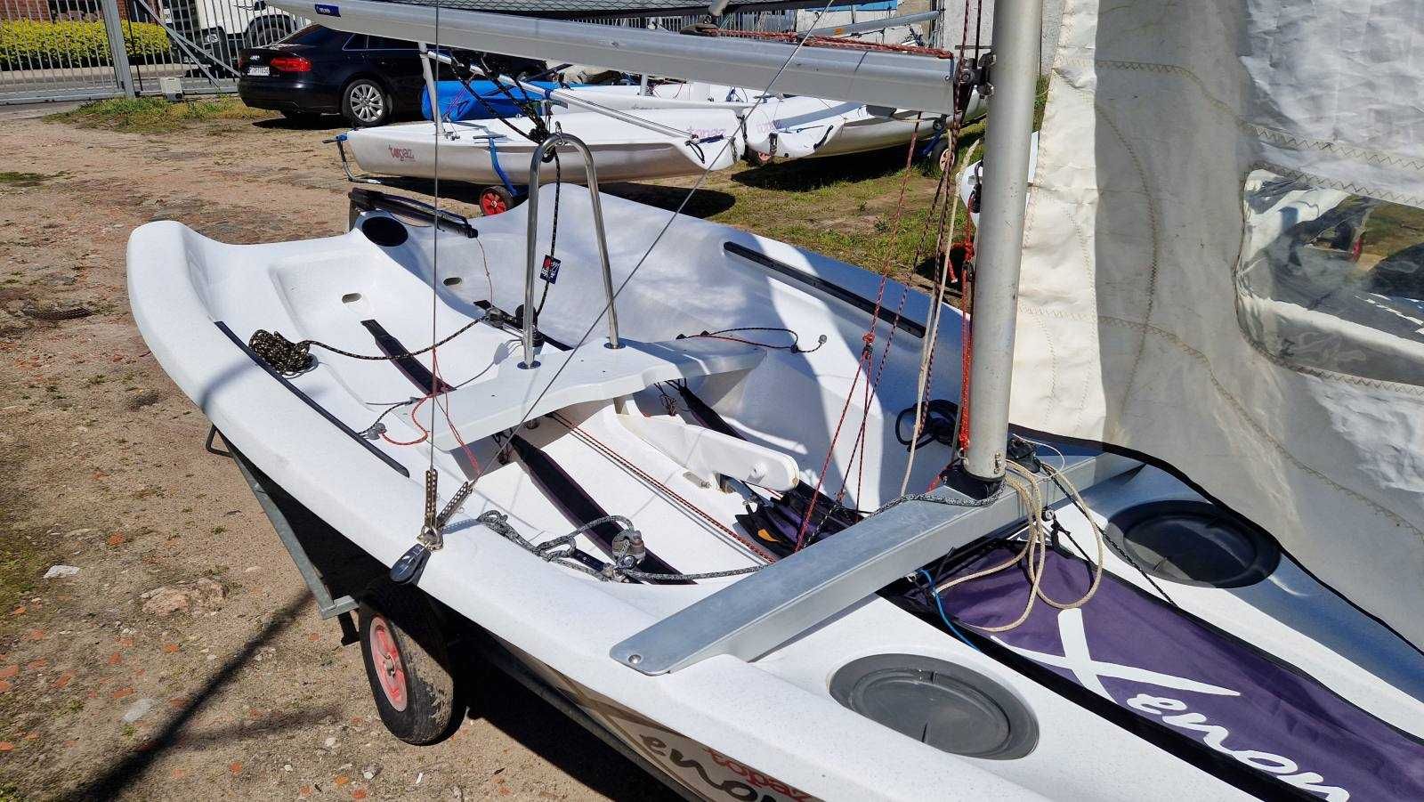 Łódź żaglowa żaglówka Topper Xenon 4,5m + wózek slipowy (2)