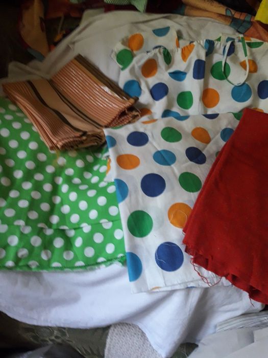 Отдам бесплатно вещи, ткани , посуду, обувь, детские вещи для новорожд