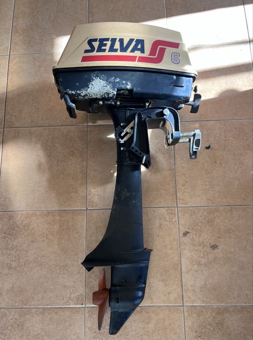 Motor de Barco com avaria - Selva